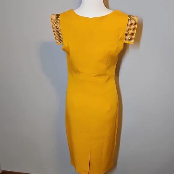 Elegant Yellow Dress with Gold Accents - Picture 6 of 11